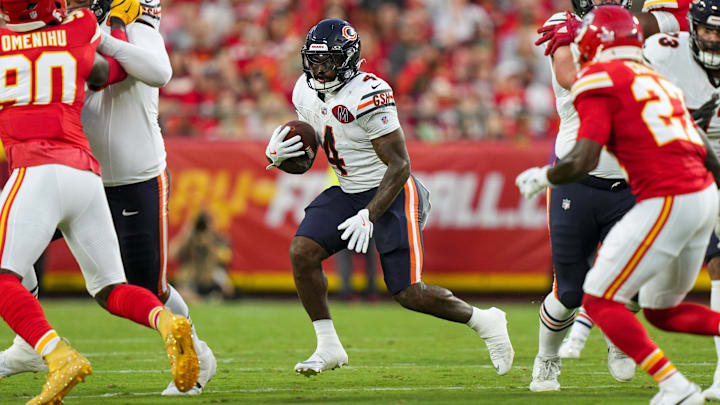 Aug 22, 2025; Kansas City, Missouri, USA; Chicago Bears running back D'Andre Swift (4) runs the ball during the first half against the Kansas City Chiefs at GEHA Field at Arrowhead Stadium. Mandatory Credit: Jay Biggerstaff-Imagn Images Aug 22, 2025; Kansas City, Missouri, USA; Chicago Bears running back D'Andre Swift (4) runs the ball during the first half against the Kansas City Chiefs at GEHA Field at Arrowhead Stadium. Mandatory Credit: Jay Biggerstaff-Imagn Images
