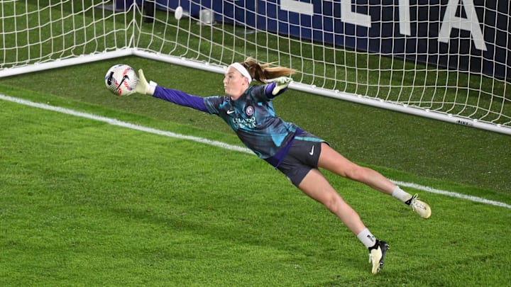 Nov 23, 2024; Kansas City, Missouri, USA;   Orlando Pride goalkeeper McKinley Crone warms up before playing against the Washington Spirit in the 2024 NWSL Championship match at CPKC Stadium. Mandatory Credit: Amy Kontras-Imagn Images