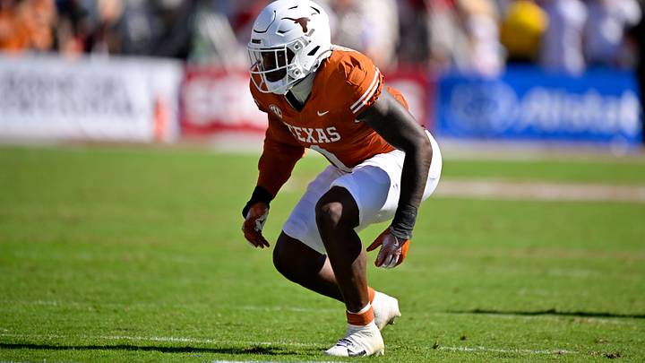 Oct 11, 2025; Dallas, Texas, USA; Texas Longhorns defensive end Colin Simmons