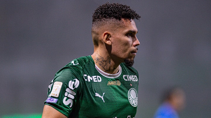 Paulinho voltou a defender o Palmeiras no último final de semana 
