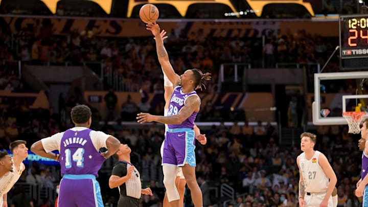Apr 8, 2022; Los Angeles, California, USA: Los Angeles Lakers center Dwight Howard (39) and Oklahoma City Thunder forward Isaiah Roby (22) jump for the opening tip off for the game at Crypto.com Arena. Mandatory Credit: Jayne Kamin-Oncea-Imagn Images Apr 8, 2022; Los Angeles, California, USA: Los Angeles Lakers center Dwight Howard (39) and Oklahoma City Thunder forward Isaiah Roby (22) jump for the opening tip off for the game at Crypto.com Arena. Mandatory Credit: Jayne Kamin-Oncea-Imagn Images