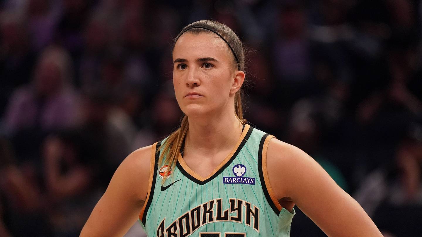 سابرينا إيونيسكو تستدعي “الأكاذيب” بشأن رفض دعوة مسابقة WNBA All-Star