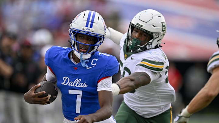 Sep 6, 2025; Dallas, Texas, USA; SMU Mustangs quarterback Kevin Jennings (7) eludes Baylor Bears linebacker Matthew Fobbs-White (50) during the second half at Gerald J. Ford Stadium. Mandatory Credit: Jerome Miron-Imagn Images Sep 6, 2025; Dallas, Texas, USA; SMU Mustangs quarterback Kevin Jennings (7) eludes Baylor Bears linebacker Matthew Fobbs-White (50) during the second half at Gerald J. Ford Stadium. Mandatory Credit: Jerome Miron-Imagn Images