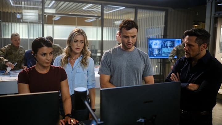 THE HUNTING PARTY -- "Doctor Ezekiel Malak" Episode 104 -- Pictured: (l-r) Sarah Garcia as Jennifer Morales, Melissa Roxburgh as Rebecca Henderson, Nick Wechsler as Oliver Odell