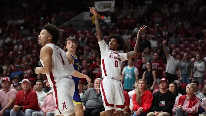 Alabama guard Labaron Philon (0) shoots the ball against South Dakota State at Coleman Coliseum in Tuscaloosa, AL on Sunday, Dec 29, 2024. Alabama guard Labaron Philon (0) shoots the ball against South Dakota State at Coleman Coliseum in Tuscaloosa, AL on Sunday, Dec 29, 2024.