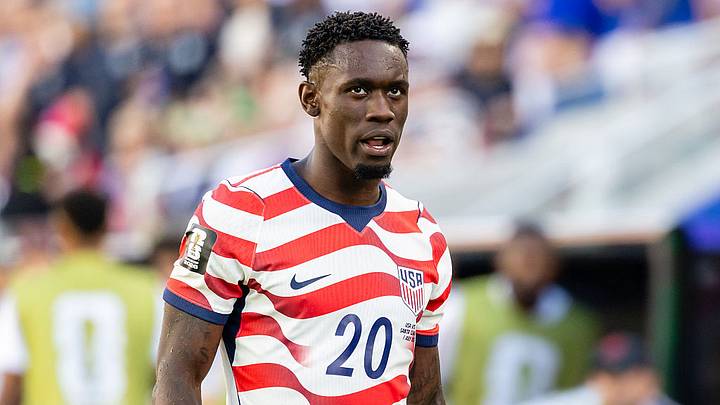 เจ้านายทีมชาติอังกฤษโต้กลับ FIFA กรณีใบแดงของบาโลกันที่ "น่าเป็นห่วงอย่างยิ่ง"