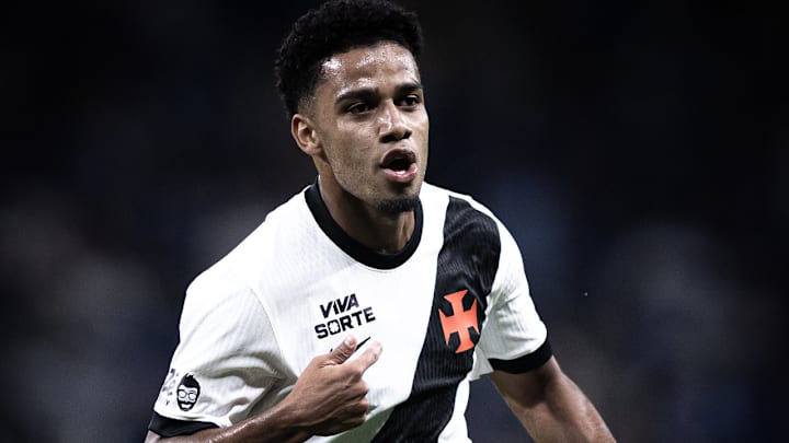 Com problema no joelho direito, Brenner é desfalque no Vasco 