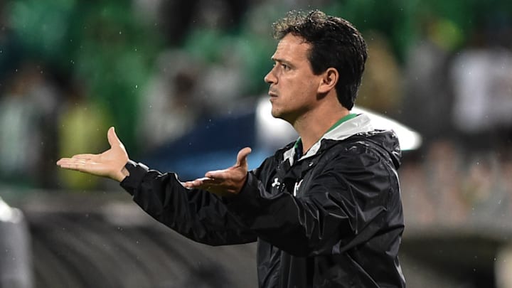 Técnico tem um estilo de jogo típico, mas talvez elenco não seja apropriado