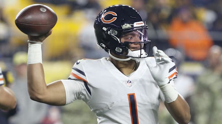 Nov 8, 2021; Pittsburgh, Pennsylvania, USA;  Chicago Bears quarterback Justin Fields (1) passes
