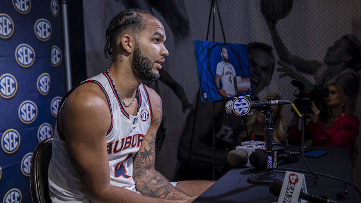 Johni Broome is back at Auburn and he's ready to reach new heights. Mandatory Credit: Vasha Hunt-Imagn Images