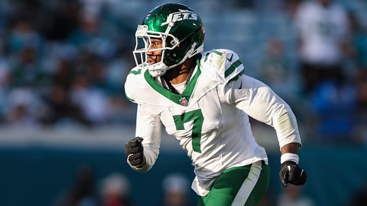 The Tampa Bay Buccaneers have signed former New York Jets edge rusher Haason Reddick to a one-year deal. 