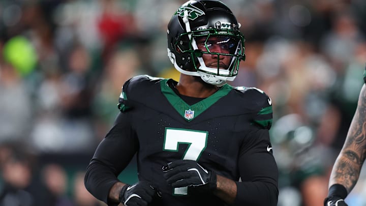 Oct 31, 2024; East Rutherford, New Jersey, USA; New York Jets defensive end Haason Reddick (7) looks on during pregame warmups for their game against the Houston Texans at MetLife Stadium. Mandatory Credit: Ed Mulholland-Imagn Images Oct 31, 2024; East Rutherford, New Jersey, USA; New York Jets defensive end Haason Reddick (7) looks on during pregame warmups for their game against the Houston Texans at MetLife Stadium. Mandatory Credit: Ed Mulholland-Imagn Images