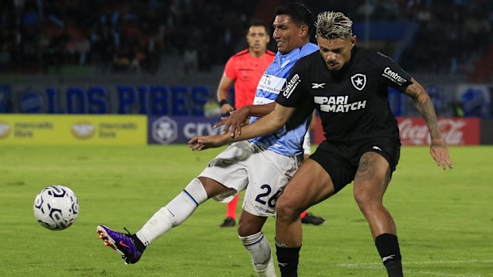 Tiquinho Soares perdeu pênalti no jogo de ida