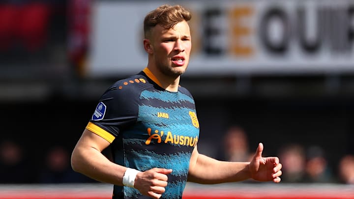 Der VfL ist an van Hooijdonk dran