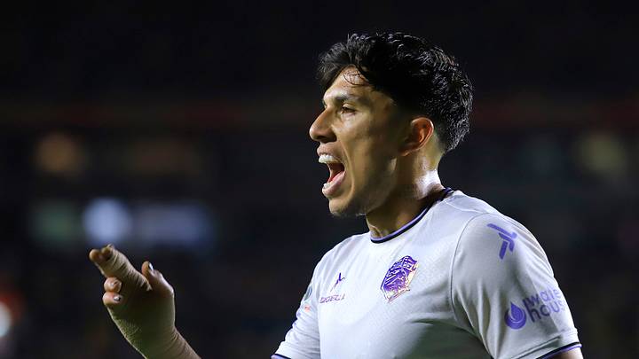 Carlos Salcedo es nuevo jugador de Cruz Azul Carlos Salcedo es nuevo jugador de Cruz Azul