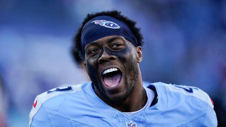 Tennessee Titans linebacker Arden Key (49) celebrates