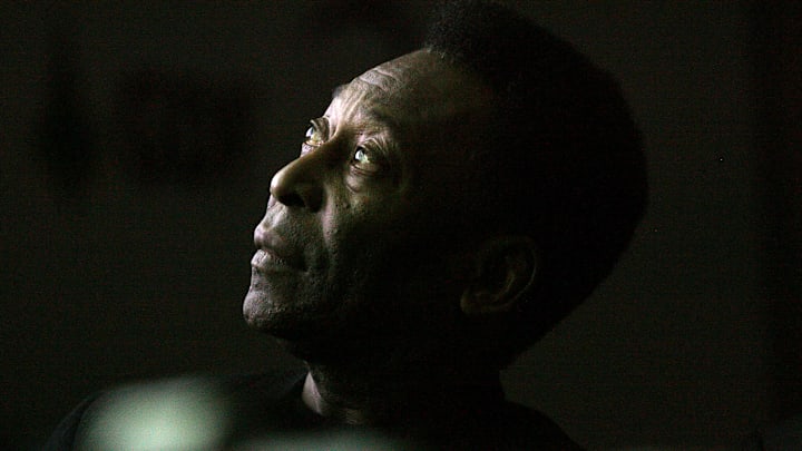 TOPSHOT-FBL-BRAZIL-PELE-EXHIBITION