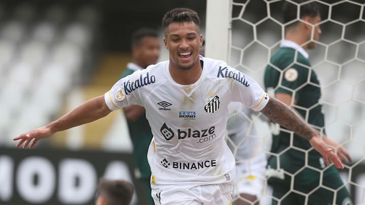 Marcos Leonardo deve ser titular novamente depois de ter sido decisivo na vitória contra o Goiás na última rodada do Brasileiro