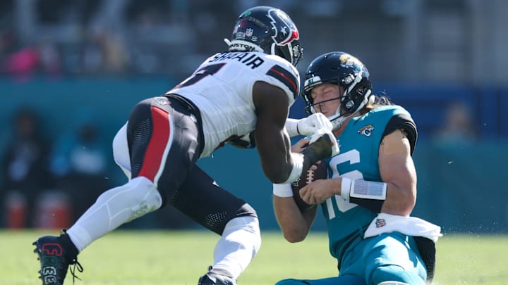  Lawrence slides down in front of  Texans linebacker Al-Shaair