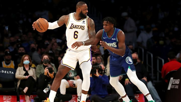 Lakers enfrentan a Minnesota en la pretemporada
