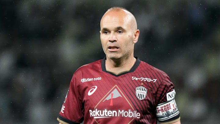 O meia espanhol defendeu o Vissel Kobe nas últimas seis temporadas O meia espanhol defendeu o Vissel Kobe nas últimas seis temporadas