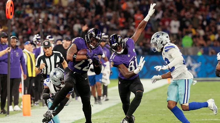 Football - NFL - Baltimore Ravens v Dallas Cowboys - Estadio Maracana, Rio de Janeiro, Brazil - September 27, 2026 Baltimore Ravens' Derrick Henry and Devontez Walker in action with Dallas Cowboys' DaRon Bland REUTERS/Brian Snyder