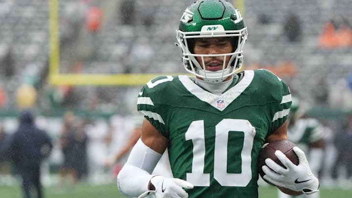 East Rutherford, NJ -- September 29 -- Allen Lazard of the Jetsduring pre game warm ups as the Denver Broncos and New York Jets meet at MetLife Stadium.