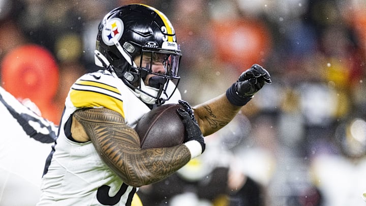 Nov 21, 2024; Cleveland, Ohio, USA; Pittsburgh Steelers running back Jaylen Warren (30) runs the ball against the Cleveland Browns during the first quarter at Huntington Bank Field Stadium. Mandatory Credit: Scott Galvin-Imagn Images