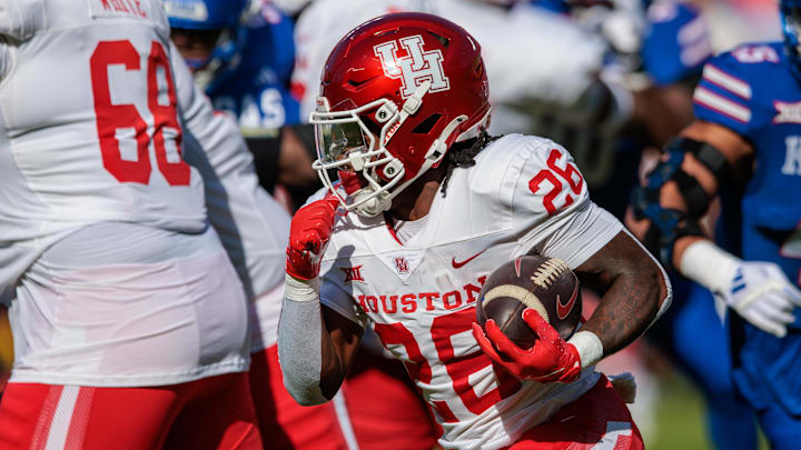 Oct 19, 2024; Kansas City, Missouri, USA; Houston Cougars running back Re'Shaun Sanford II (26) runs the ball against the Kansas Jayhawks during the first quarter at GEHA Field at Arrowhead Stadium. Mandatory Credit: William Purnell-Imagn Images Oct 19, 2024; Kansas City, Missouri, USA; Houston Cougars running back Re'Shaun Sanford II (26) runs the ball against the Kansas Jayhawks during the first quarter at GEHA Field at Arrowhead Stadium. Mandatory Credit: William Purnell-Imagn Images