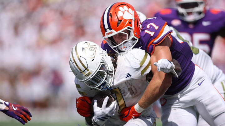 The Clemson Tigers' defense prepares to contain Syracuse QB Steve Angeli and limit their tempo offense in Week 4.
