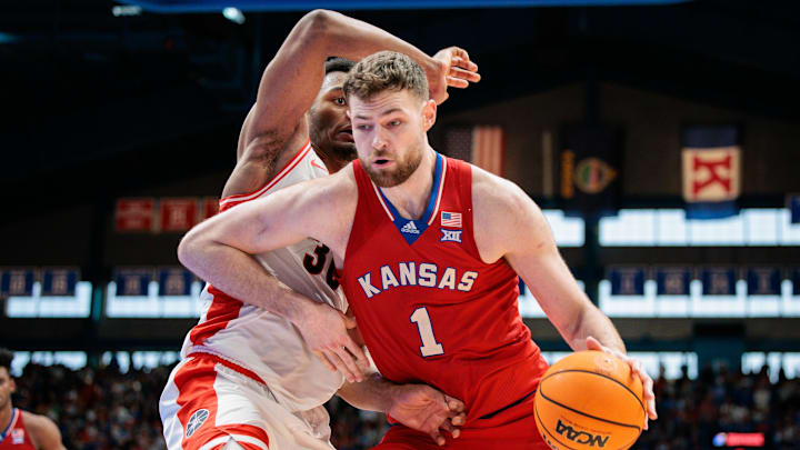 Kansas Jayhawks center Hunter Dickinson (1) drives to the basket during the second half against the Arizona Wildcats at Allen Fieldhouse.