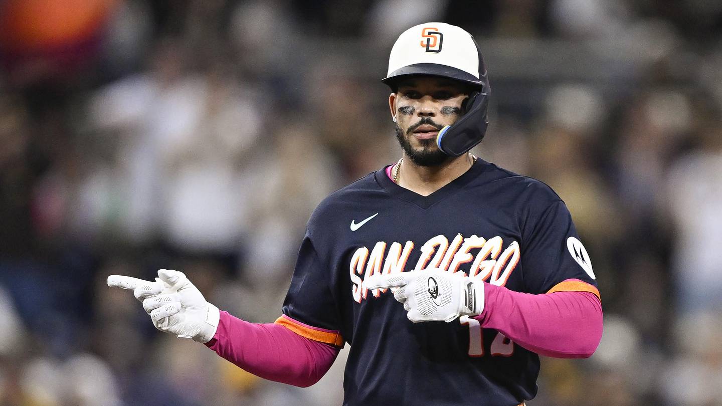 Padres Promote 28-Year-Old Rookie, Place Luis Campusano on Injured List Amid Breakout Season