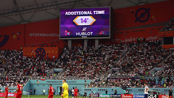 il tabellone luminoso che indica 14 minuti di recupero