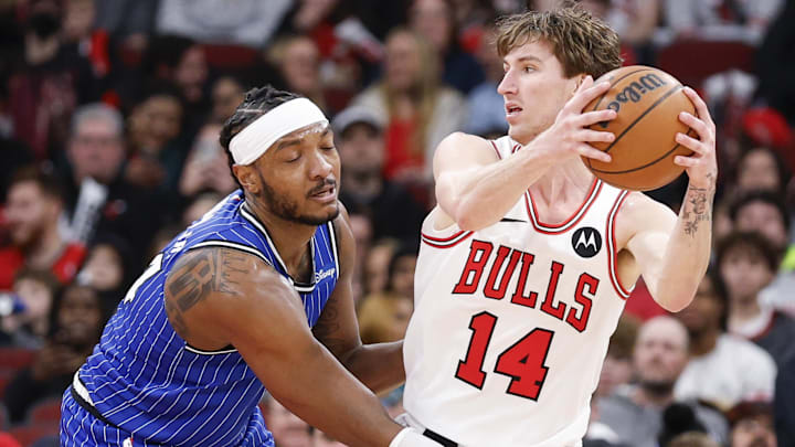 Jan 2, 2026; Chicago, Illinois, USA; Orlando Magic center Wendell Carter Jr. (34) defends against Chicago Bulls forward Matas Buzelis (14) during the second half at United Center. Mandatory Credit: Kamil Krzaczynski-Imagn Images