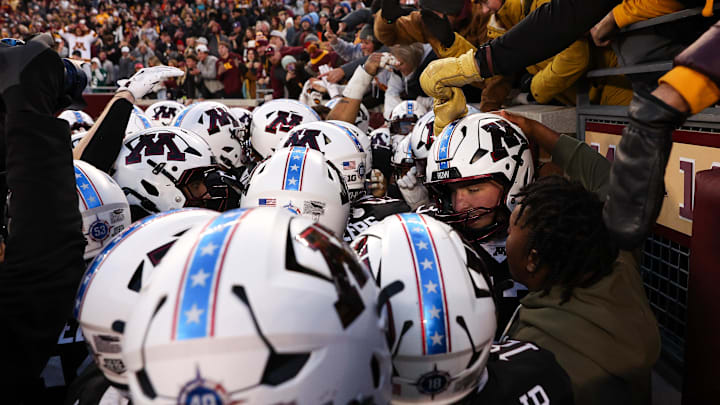 Nov 1, 2025; Minneapolis, Minnesota, USA; Minnesota Golden Gophers players celebrate Minnesota Golden Gophers quarterback Drake Lindsey’s game winning touchdown during overtime against the Michigan State Spartans at Huntington Bank Stadium. Mandatory Credit: Matt Krohn-Imagn Images Nov 1, 2025; Minneapolis, Minnesota, USA; Minnesota Golden Gophers players celebrate Minnesota Golden Gophers quarterback Drake Lindsey’s game winning touchdown during overtime against the Michigan State Spartans at Huntington Bank Stadium. Mandatory Credit: Matt Krohn-Imagn Images
