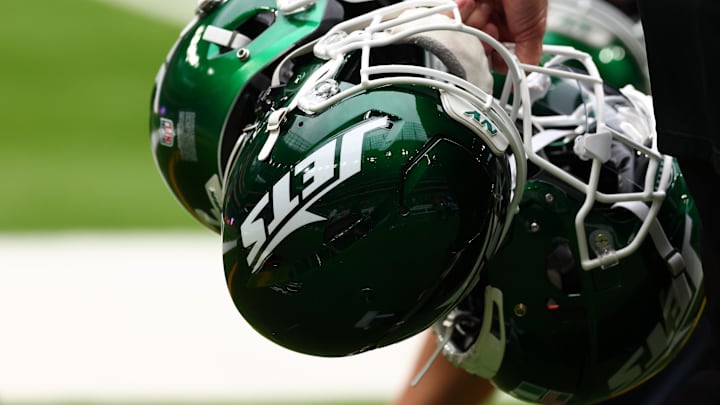 Oct 6, 2024; Tottenham, ENG; New York Jets helmets are held by staff before the match against Minnesota Vikings at Tottenham Hotspur Stadium. Mandatory Credit: Shaun Brooks-Imagn Images Oct 6, 2024; Tottenham, ENG; New York Jets helmets are held by staff before the match against Minnesota Vikings at Tottenham Hotspur Stadium. Mandatory Credit: Shaun Brooks-Imagn Images