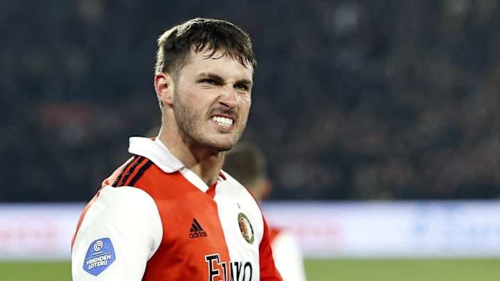 El jugador Santiago Giménez.