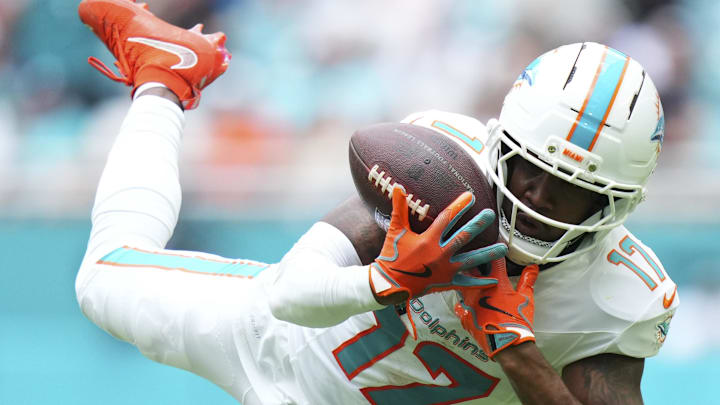 Oct 12, 2025; Miami Gardens, Florida, USA; Miami Dolphins wide receiver Jaylen Waddle (17) catches a pass against the Los Angeles Chargers during the second quarter at Hard Rock Stadium. Oct 12, 2025; Miami Gardens, Florida, USA; Miami Dolphins wide receiver Jaylen Waddle (17) catches a pass against the Los Angeles Chargers during the second quarter at Hard Rock Stadium.