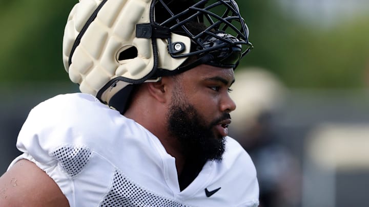 Purdue Boilermakers defensive lineman Mo Omonode (92) looks down field Purdue Boilermakers defensive lineman Mo Omonode (92) looks down field