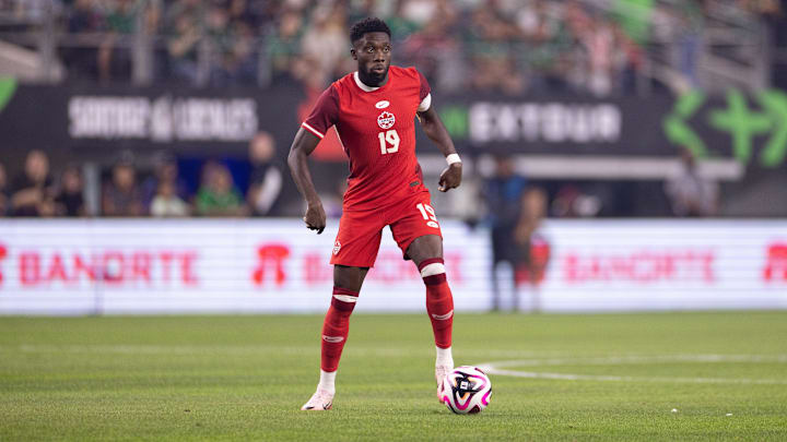 Sep 10, 2024; Arlington, TX, USA; Canada defender Alphonso Davies (19) dribbles the ball against Mexico during the first half at AT&T Stadium. Mandatory Credit: Brett Patzke-Imagn Images
