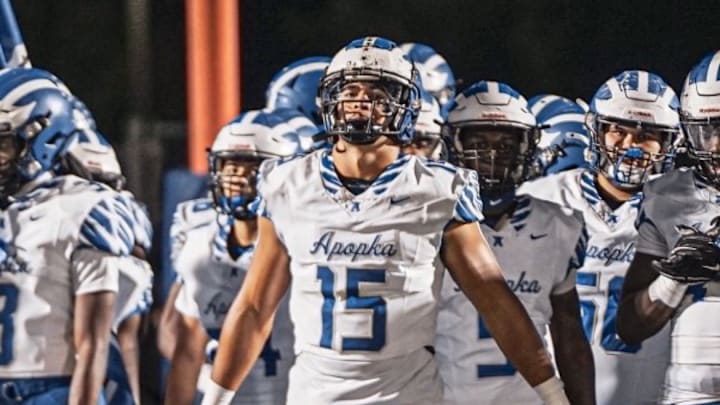 Junior defensive end Kingston Shaw (15) has transferred from Apopka High to The First Academy (Orlando) for the 2025-26 season. He is an Illinois commit.