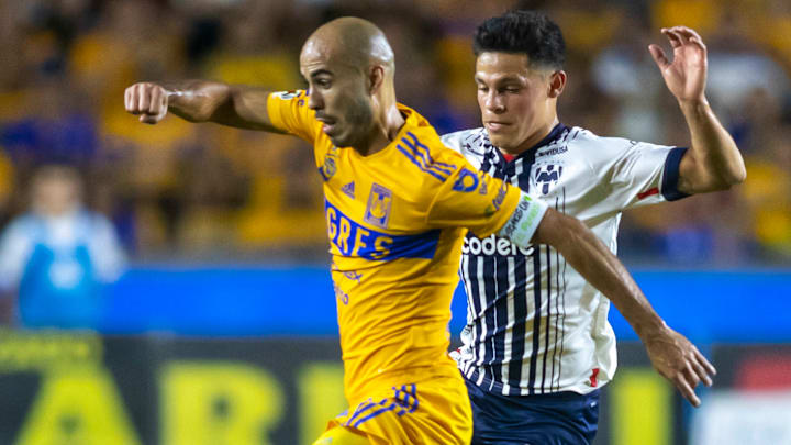 El argentino Guido Pizarro de Tigres y 'Ponchito' González de Rayados durante la semifinal de Ida.