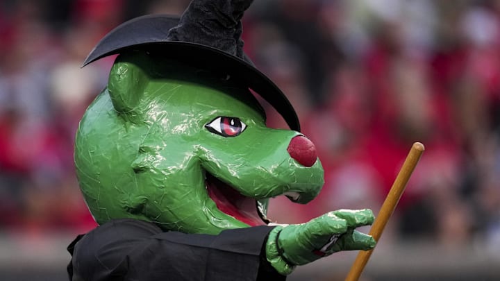 Oct 25, 2025; Cincinnati, Ohio, USA; The Cincinnati Bearcat performs while dressed as Elphaba from Wicked, during the game between the Baylor Bears and the Cincinnati Bearcats in the second half at Nippert Stadium. Mandatory Credit: Aaron Doster-Imagn Images Oct 25, 2025; Cincinnati, Ohio, USA; The Cincinnati Bearcat performs while dressed as Elphaba from Wicked, during the game between the Baylor Bears and the Cincinnati Bearcats in the second half at Nippert Stadium. Mandatory Credit: Aaron Doster-Imagn Images