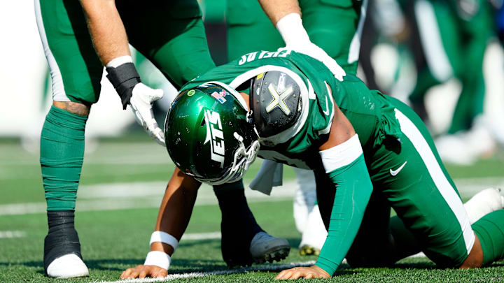 NY Jets quarterback Justin Fields