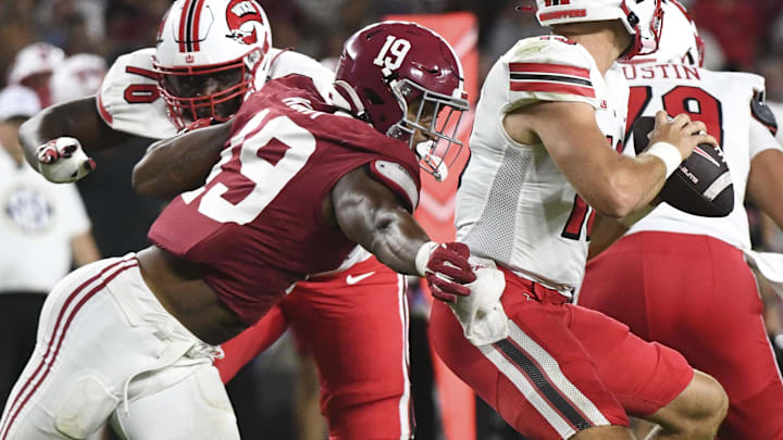 Aug 31, 2024; Tuscaloosa, Alabama, USA;  Alabama Crimson Tide linebacker Keanu Koht (19) pressures Western Kentucky Hilltoppers quarterback Caden Veltkamp (10) at Bryant-Denny Stadium during the game between the Alabama Crimson Tide and the Western Kentucky Hilltoppers. Alabama defeated Western Kentucky 63-0. Mandatory Credit: Gary Cosby Jr.-Imagn Images