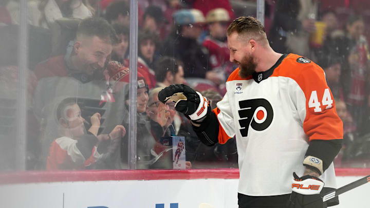 Dec 16, 2025; Montreal, Quebec, CAN; Philadelphia Flyers forward Nicolas Deslauriers (44) interacts with a young fan during the warmup before the game against the Montreal Canadiens at the Bell Centre.