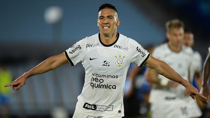 Zagueiro paraguaio deixou o Corinthians em 2023
