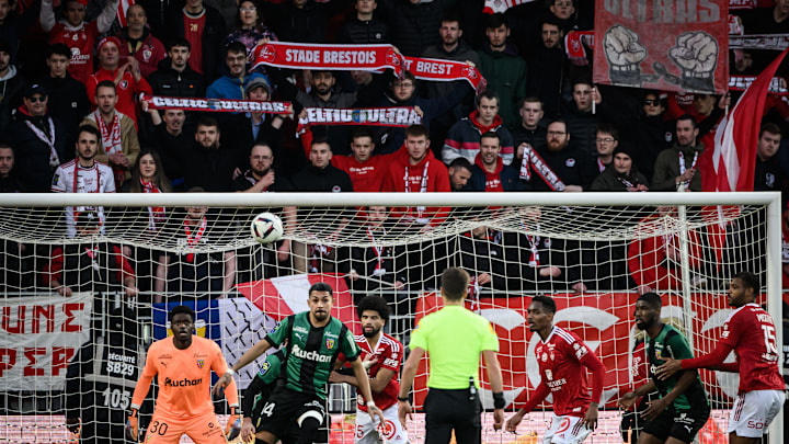 Le Stade Brestois face au RC Lens au Stade Francis Le Blé