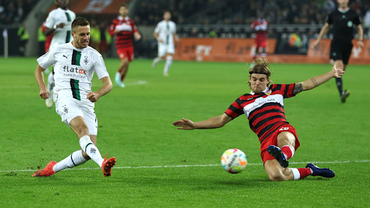 Borussia Mönchengladbach v VfB Stuttgart 