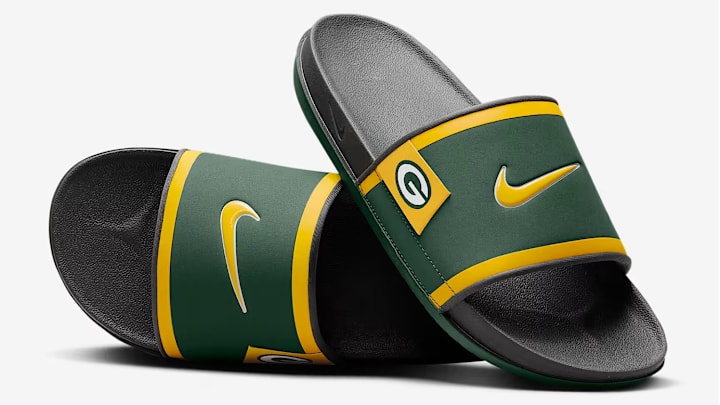 The Nike Offcourt slide dropped in 24 NFL team colorways. The Nike Offcourt slide dropped in 24 NFL team colorways.
